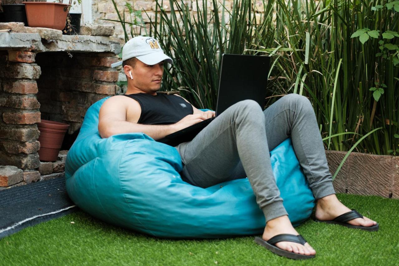 Leveli Coliving Vandrarhem Guadalajara Exteriör bild